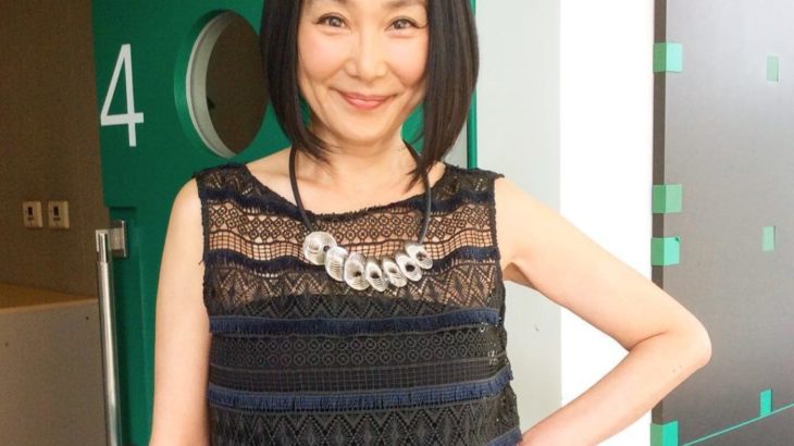 【芸能】63歳・浅野温子、背中＆胸元パックリドレスで登場　『あぶ刑事』登場シーンは「盛大に爆発」